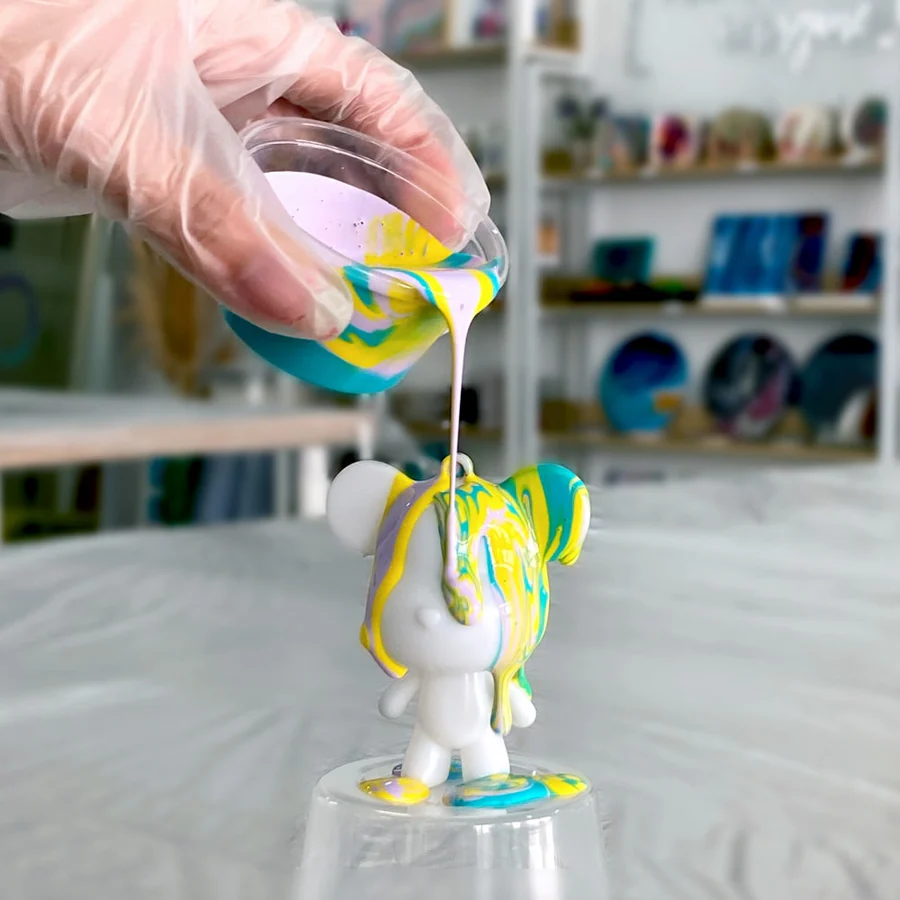 RoomToImagine_Fluid-Art-Bear-Keychain-process_1000x1000-min RoomToImagine Fluid Art Bear Keychain process 1000x1000 min